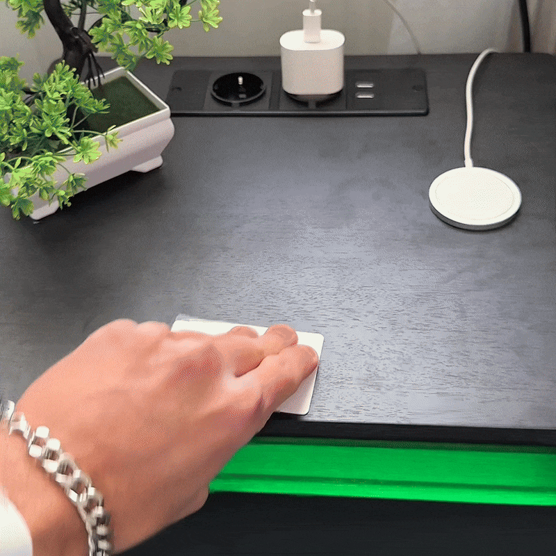 OMNI™ Nachttisch mit Geheimfach